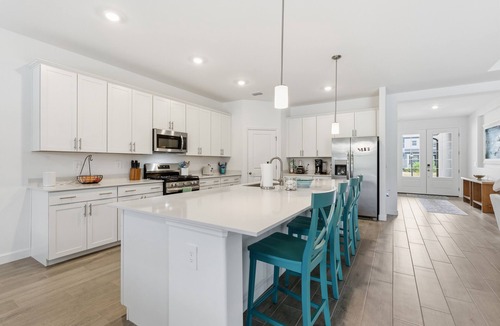 Braden River House | Luxurious 3 Bedroom House in Bradenton: Heated Pool, Hot Tub & Beach Access Near