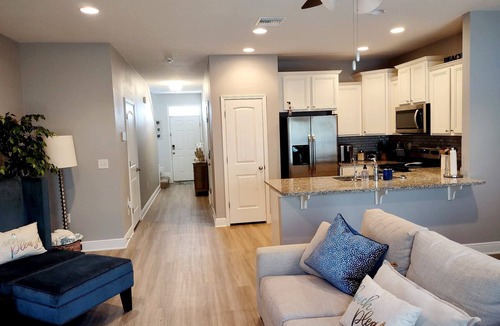 Upper Grand Lagoon House | Luxurious 3br Townhouse w/community pool