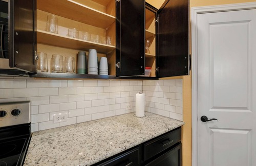 Southside House | Luxurious 4 bdrm House Great for BMT Graduations and San Antonio Attractions
