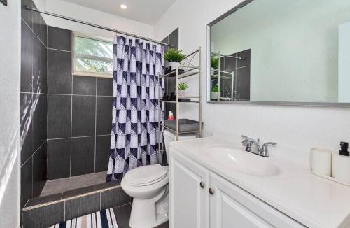 Miramar House | Luxurious 5 bedrooms Jacuzzipool