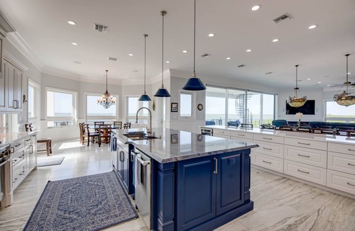 Ramrod Key House | Luxurious 6 Bedroom 8 Bath Open water pool home on Ramrod Key with great boating