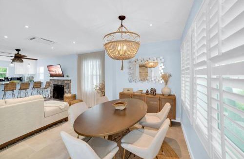 Indian Rocks Beach House | Luxurious Beach House Two Blocks From the Beach.