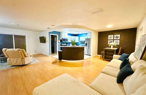 Memphis House | Luxurious Cottage With Full Yard Near The Beach