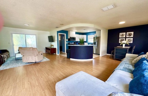 Memphis House | Luxurious Cottage With Full Yard Near The Beach