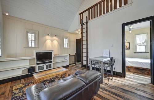 Buena Vista Apartment | Luxurious Guesthouse 100 Yards from the River in South Main