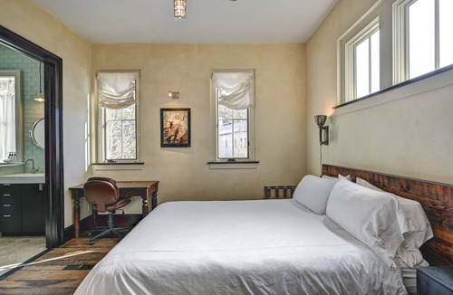 Buena Vista Apartment | Luxurious Guesthouse 100 Yards from the River in South Main