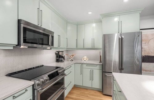 Parker Ridge House | Luxurious Home, Lush Tropical Garden, Heated Pool,Sauna, and Jacuzzi!