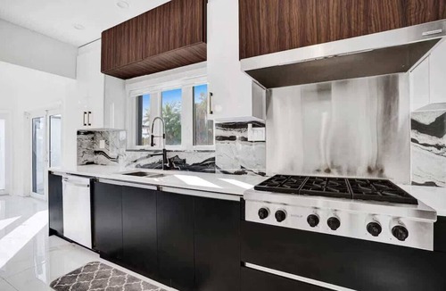 South Lake Villa | Luxurious Lake front Villa 10BR