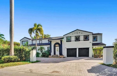 South Lake Villa | Luxurious Lake front Villa 10BR