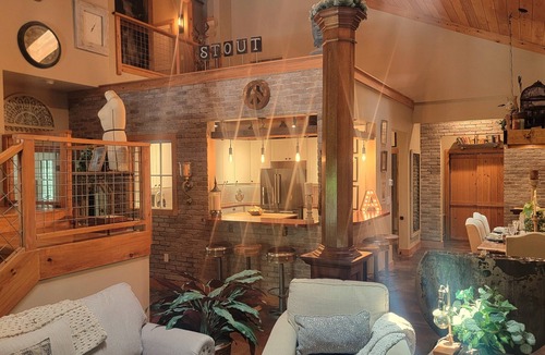 Ozona House | Luxurious living space & tropical privacy in Palm Harbor, FL
