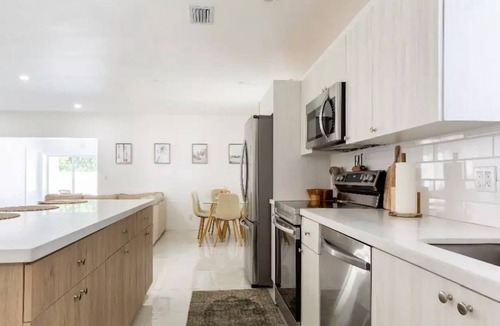 Hallandale Beach Villa | Luxurious Renovated Villa With Heated Pool