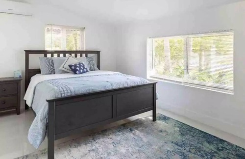 Hallandale Beach Villa | Luxurious Renovated Villa With Heated Pool