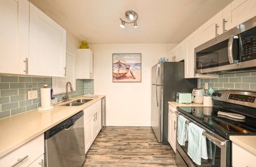 North Redington Beach Condo | Luxury 1/1 Condo Fully Upgraded Rite Near Beach Access