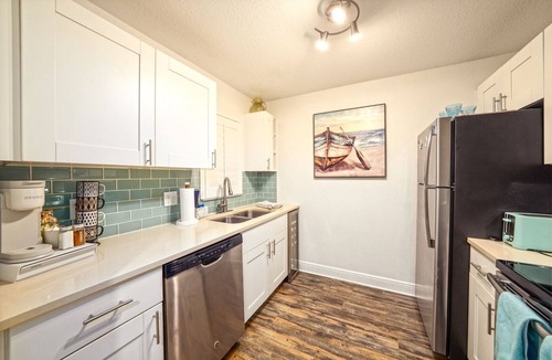 North Redington Beach Condo | Luxury 1/1 Condo Fully Upgraded Rite Near Beach Access