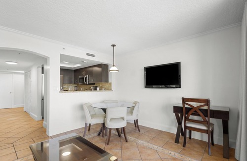 Coconut Grove Condo | Luxury 2/2 Condo with balcony in Coconut Grove
