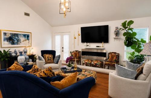 Medina Apartment | Luxury 2BR Retreat - Hot Tub and Medina River Access