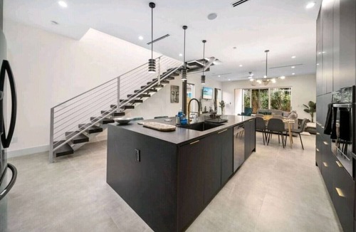 Victoria Park House | Luxury 3/4 Home in Las Olas with Pool and Hot Tub Near the Beach
