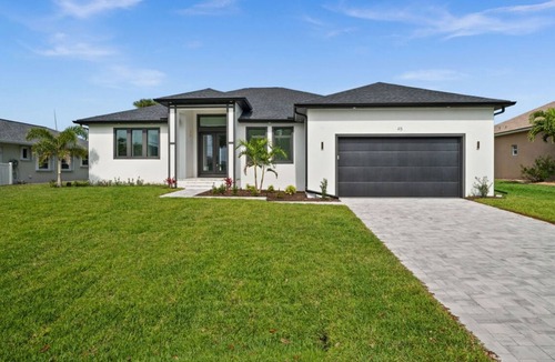 Pebble Beach House | Luxury 3-bedroom Villa with Heated pool and spa