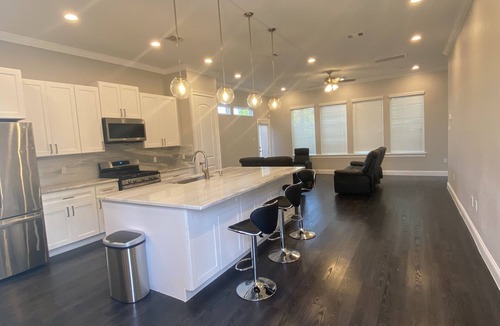 Southeast Houston Villa | Luxury 3bed 2.5bath home with Master balcony