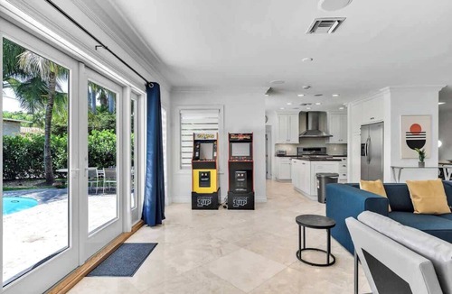 South Lake Villa | Luxury 3BRs Home 4mins to Ocean with Heated Pool
