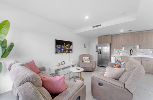 Princeton House | Luxury 4BR/3BA/Sunset Terrace/Hot Tub/EV, WiFi/Near Wedding Venues