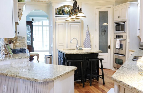 Williams Creek House | Luxury 4BR Estate on 1 Acre Outdoor Kitchen & Fireplace Close To Kyle Field