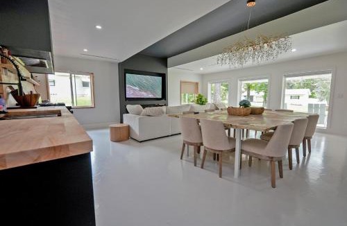 Fort King District House | Luxury 4BR Home with Jacuzzi Patio and Game Room Near Downtown