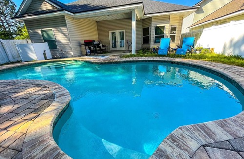 Westside House | Luxury 4BR Pool Retreat Taste of Britain