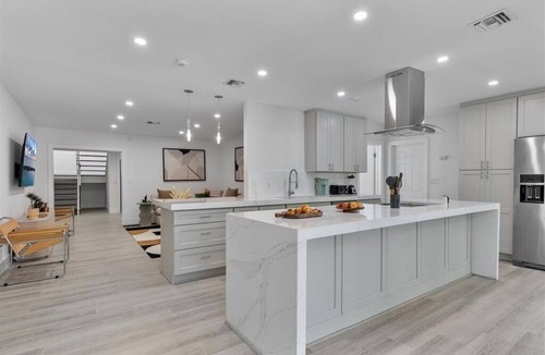 Lauderdale Beach Villa | Luxury Beach Paradise Heated Pool Pool Table