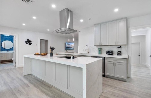 Lauderdale Beach Villa | Luxury Beach Paradise Heated Pool Pool Table