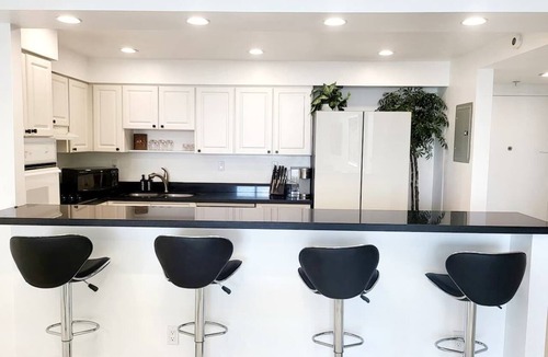 Sunny Isles Beach Condo | Luxury Beach & City View Condo 5 min walk to beach