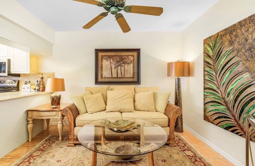 Park Shore Apartment | Luxury Beachfront Apartment at Naples Cay