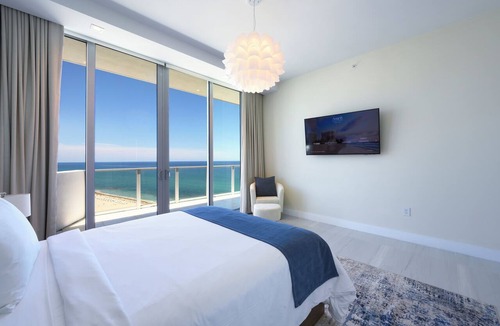 Singer Island Hotel | Luxury Beachfront Fully Furnished Penthouse in Singer Island!
