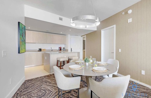Hollywood South Central Beach Apartment | Luxury Beachside Condo | Balcony & Ocean Breezes