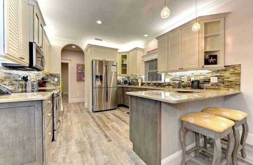 Ilexhurst House | Luxury beachside home with heated private pool - tranquil & close to everything