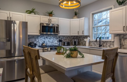 Atlantic City House | Luxury Beachside Vacation Getaway -OceanView, King beds, Steps to beach, Casino