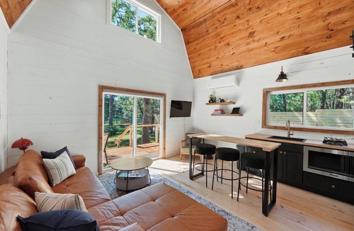 Athens House | Luxury Cabin 1.5 hours from Dallas