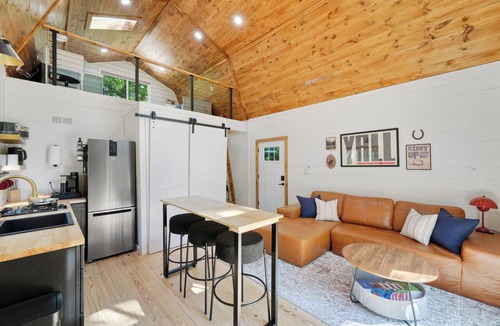 Athens House | Luxury Cabin 1.5 hours from Dallas