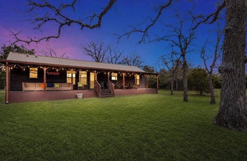 Ledbetter Cabin | Luxury Christmas Cabin Near Round Top- Reindeer Ranch Retreat -Designer Favorite