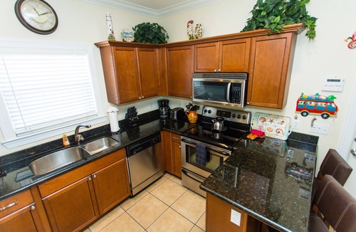 Key West House | Luxury Condo-FREE PARKING,WIFI,BIKES,BIG POOL,WALK TO RESTAURANTS, BEACH CHAIRS