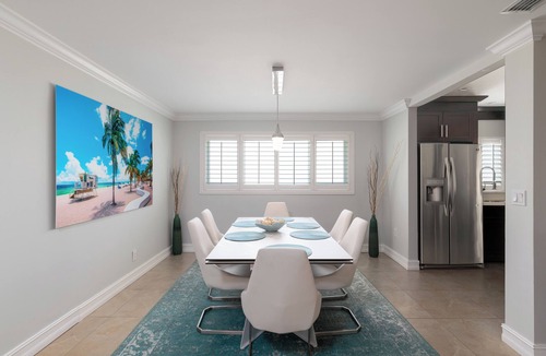 Poinsettia Heights House | LUXURY D/T OASIS 4/4 SLEEPS 12 BEACHES & NIGHTLIFE