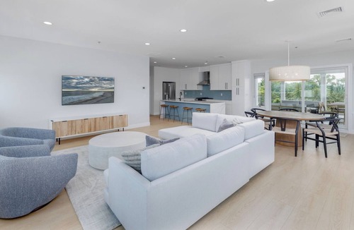 Village Green Apartment | Luxury Flat with sweeping marina views! Access to two pools and paddle club!