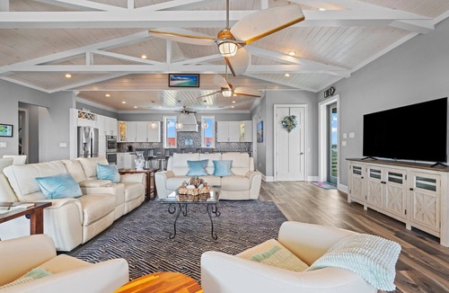 Villa Segunda House | Luxury Gulf-Facing Estate, Pool, Spa, Rooftop Deck, Game Room sleeps 21