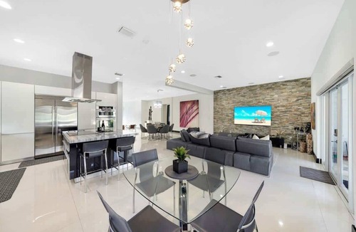 Tamiami House | Luxury home w/pool by Dream Vacation