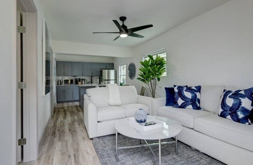 Victoria Park Apartment | Luxury in Victoria Park w/ Firepit & Parking