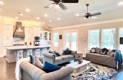 Pilot Point House | Luxury Lake Farmhouse Retreat - Fishing Pond + Sunset Views