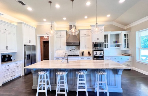 Pilot Point House | Luxury Lake Farmhouse Retreat - Fishing Pond + Sunset Views
