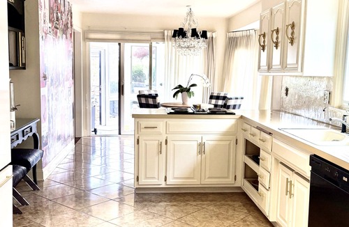 Lee's Summit House | Luxury lake living 12 minutes from Major international sporting event stadium