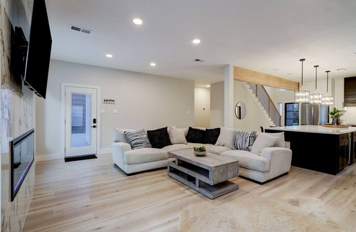 Memorial Parkway House | Luxury Living 2 King Suites + Game Loft + EV