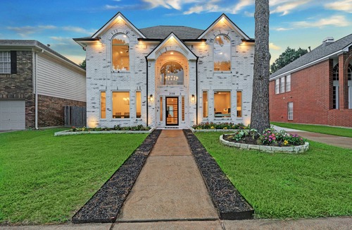 Memorial Parkway House | Luxury Living 2 King Suites + Game Loft + EV
